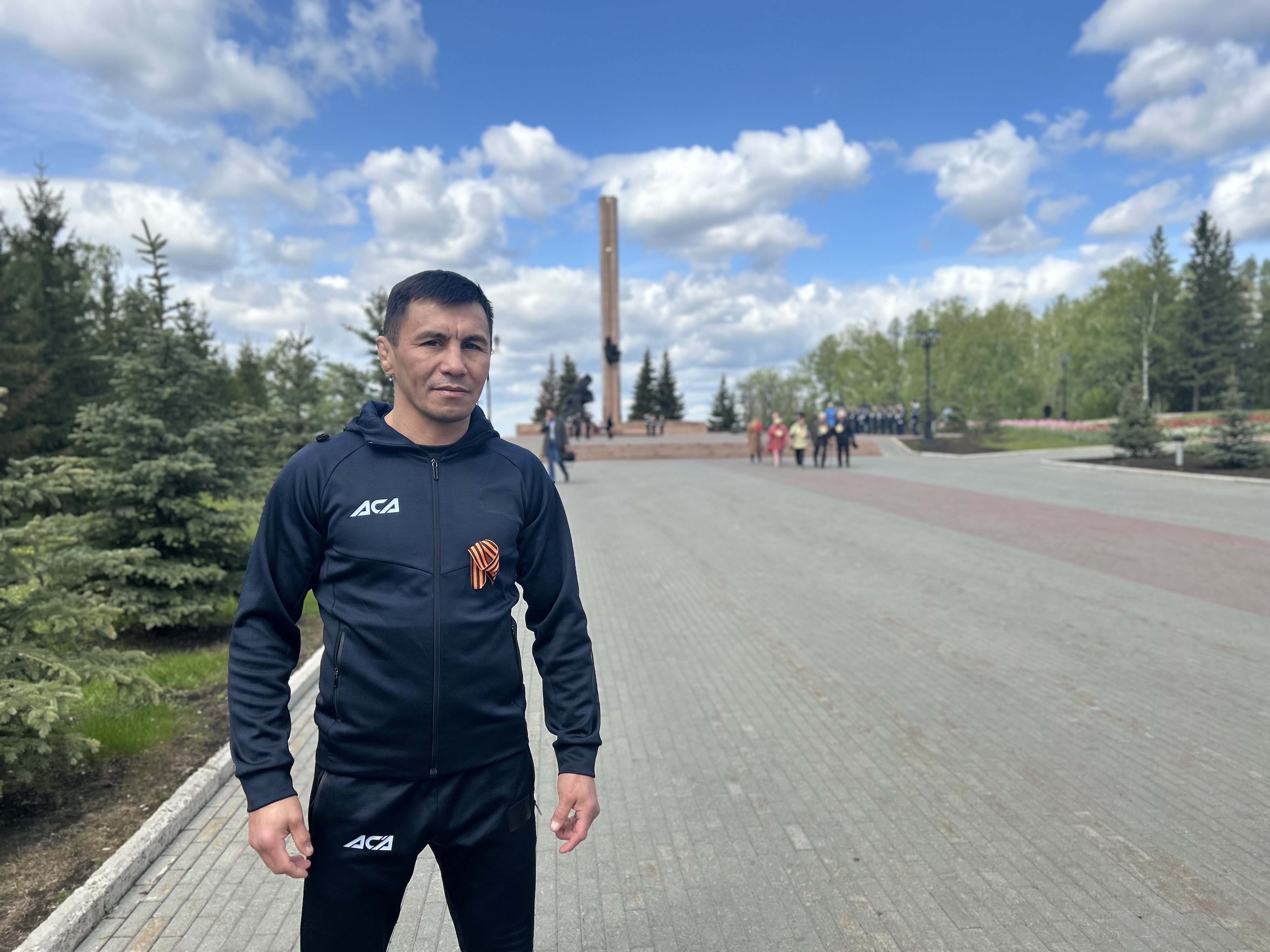 Легенда российского спорта Венер Башкир Галиев дал старт легкоатлетической эстафете в Уфе (видео)