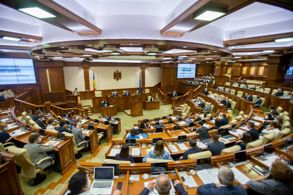 Правительству Молдавии грозит вотум недоверия из-за апокалипсиса с Чёрного моря